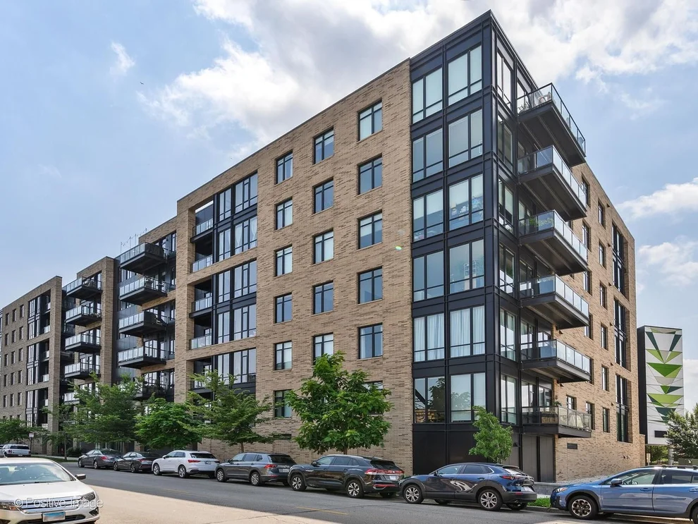 Unit for sale at 1701 W Webster Avenue, Chicago, IL 60614