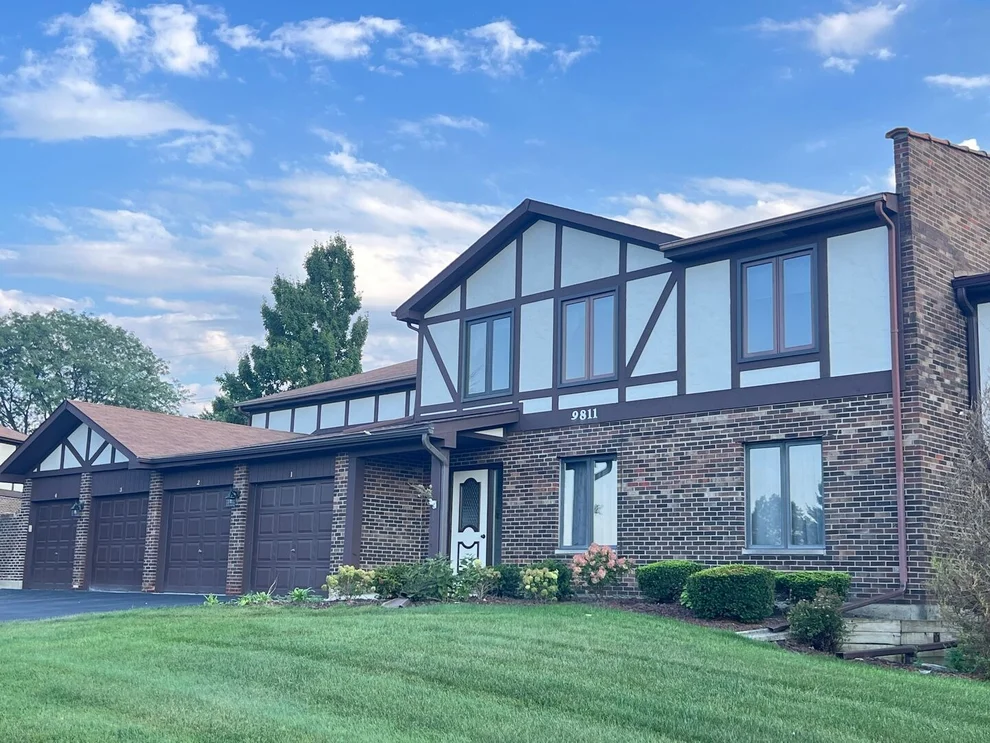 Unit for sale at 9811 W Creek Road, Palos Park, IL 60464