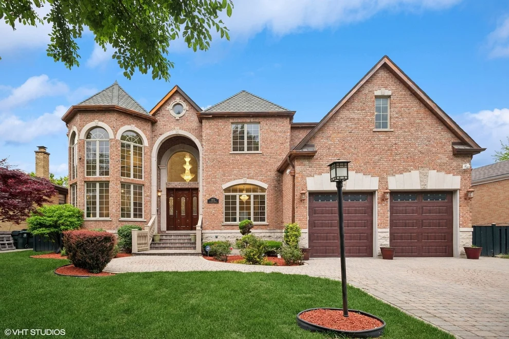 Unit for sale at 3832 W Chase Avenue, Lincolnwood, IL 60712
