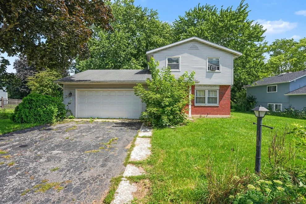 Unit for sale at 1055 Belle Plaine Avenue, Gurnee, IL 60031