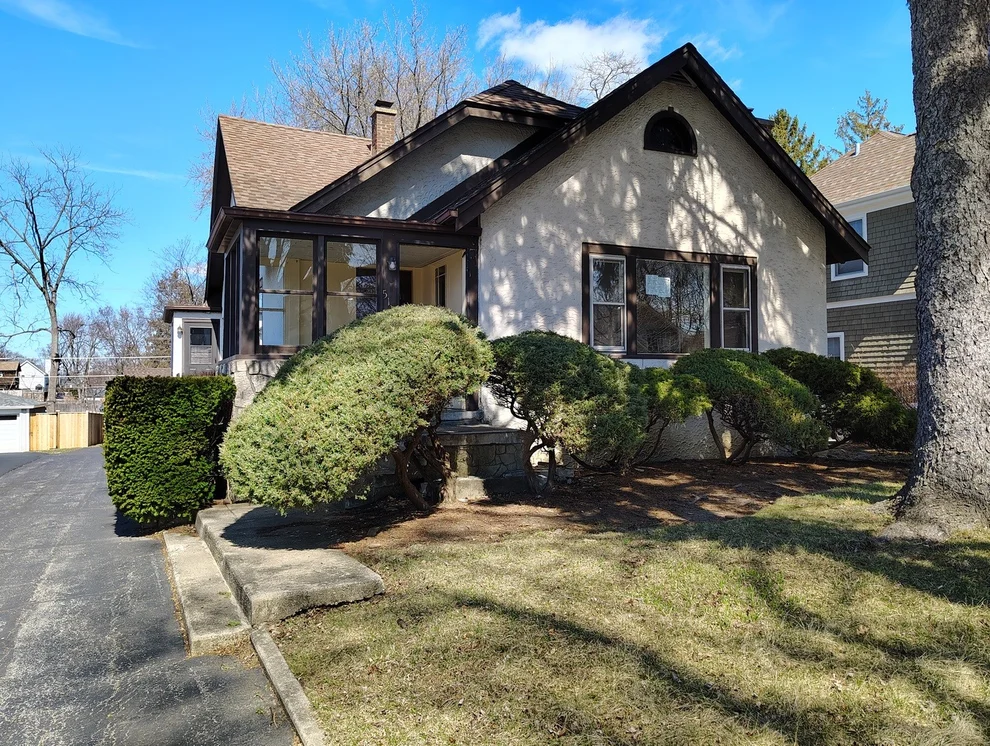 Unit for sale at 518 E Sunnyside Avenue, Libertyville, IL 60048