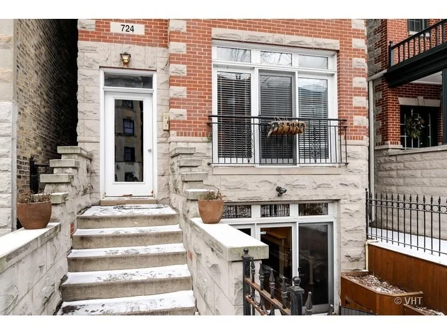 Unit for sale at 724 W BRIAR Place, CHICAGO, IL 60657