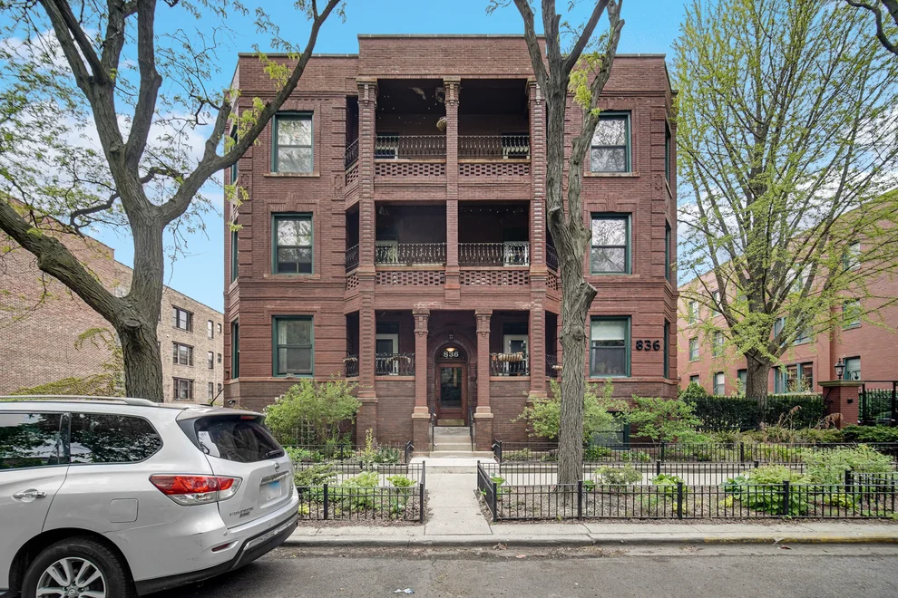Unit for sale at 836 W LAKESIDE Place, Chicago, IL 60640