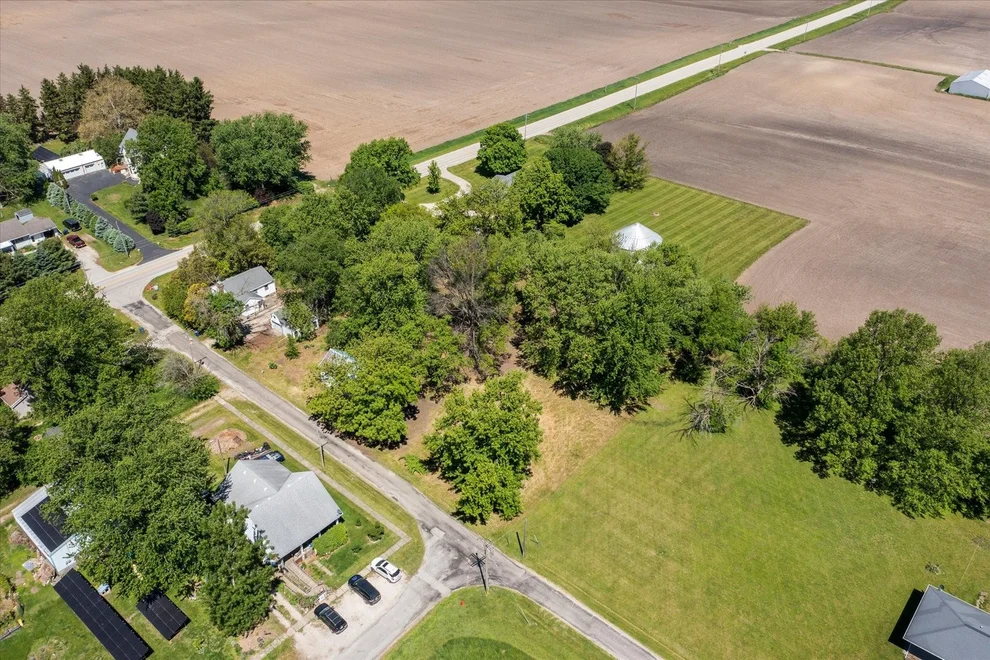 Unit for sale at 501 N State Street, Bellflower, IL 62174