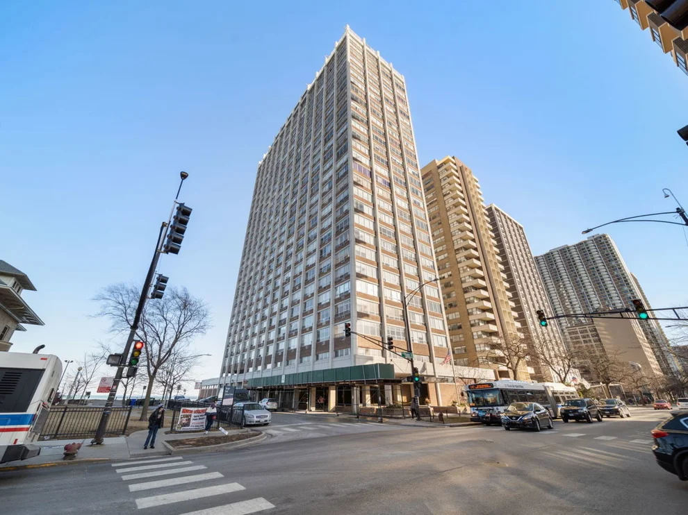 Unit for sale at 6171 N Sheridan Road, Chicago, IL 60660