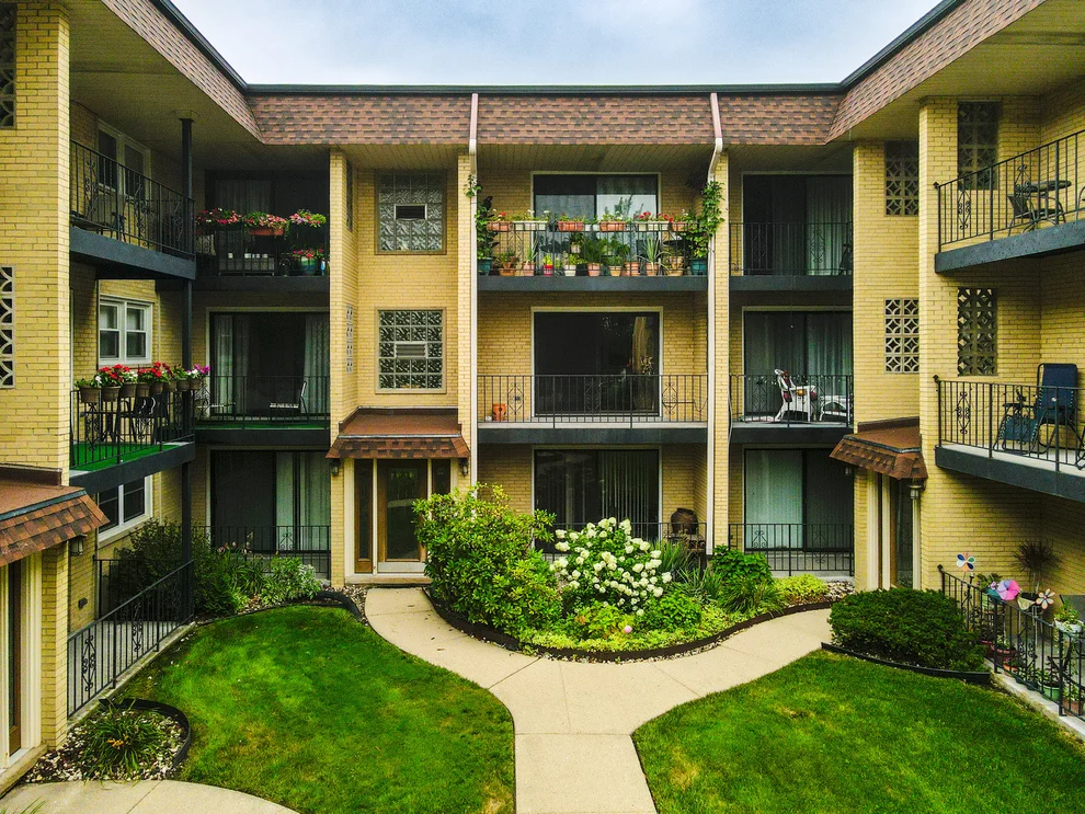 Unit for sale at 5024 N Austin Avenue, Chicago, IL 60630