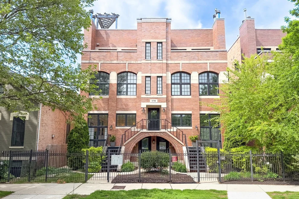 Unit for sale at 1718 W Superior Street, Chicago, IL 60622