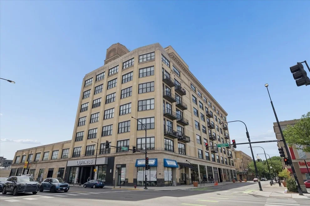 Unit for sale at 1601 W SCHOOL Street, Chicago, IL 60657