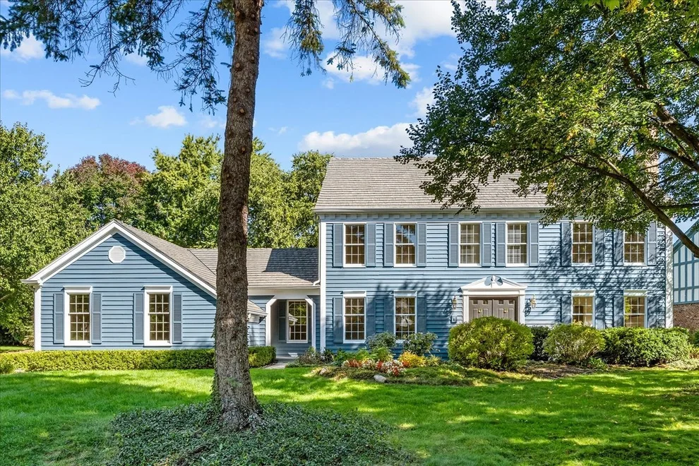 Unit for sale at 70 W Sandpiper Lane, Lake Forest, IL 60045
