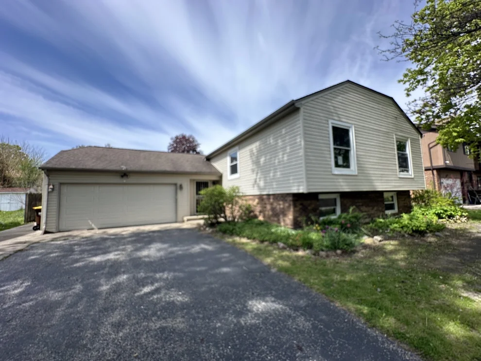 Unit for sale at 863 Pleasant Street, Woodstock, IL 60098
