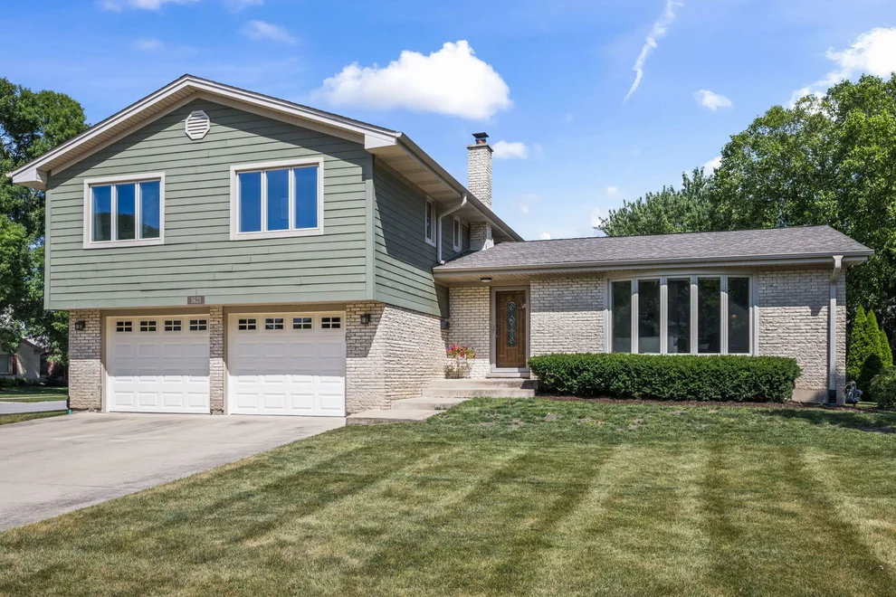 Unit for sale at 1621 N Belmont Avenue, Arlington Heights, IL 60004