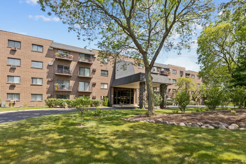 Unit for sale at 235 N Mill Road, Addison, IL 60101