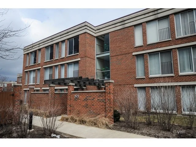 Unit for sale at 372 Kelburn Road, DEERFIELD, IL 60015