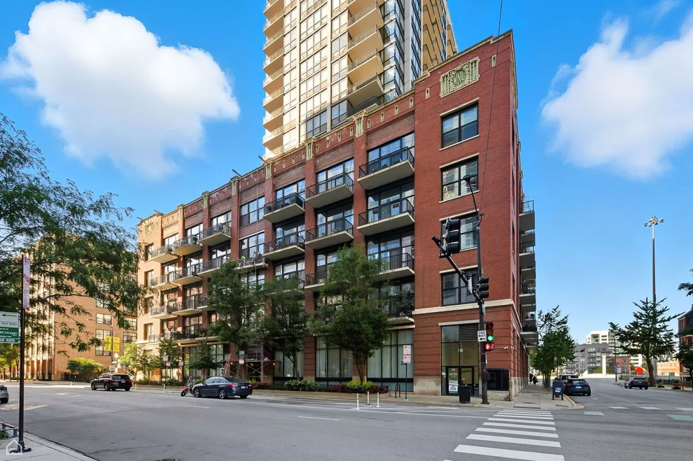 Unit for sale at 210 S Desplaines Street, Chicago, IL 60661