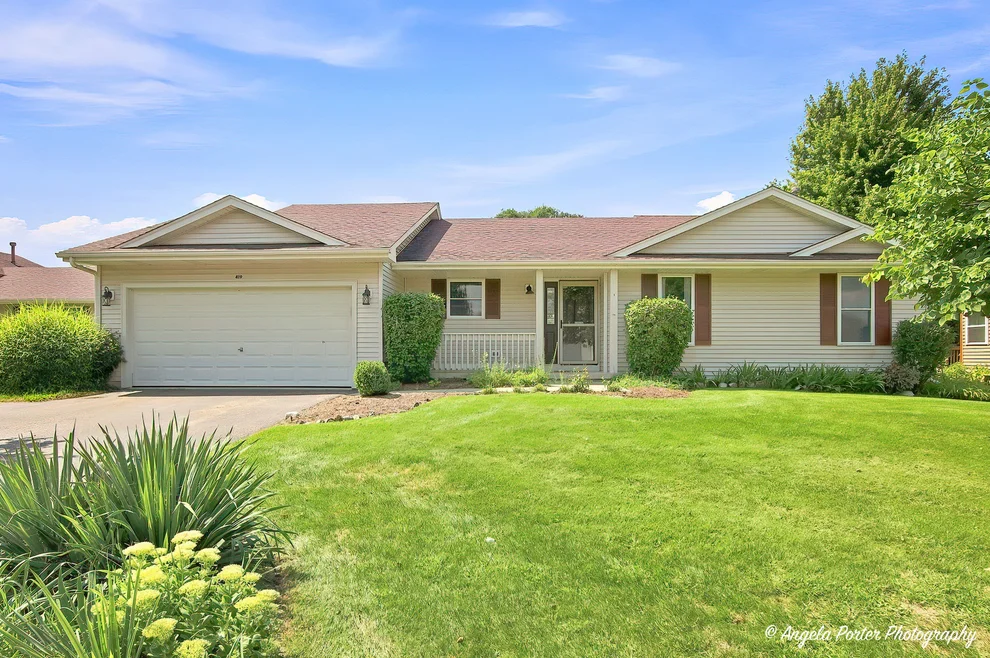 Unit for sale at 419 Wimbleton Trail, McHenry, IL 60050