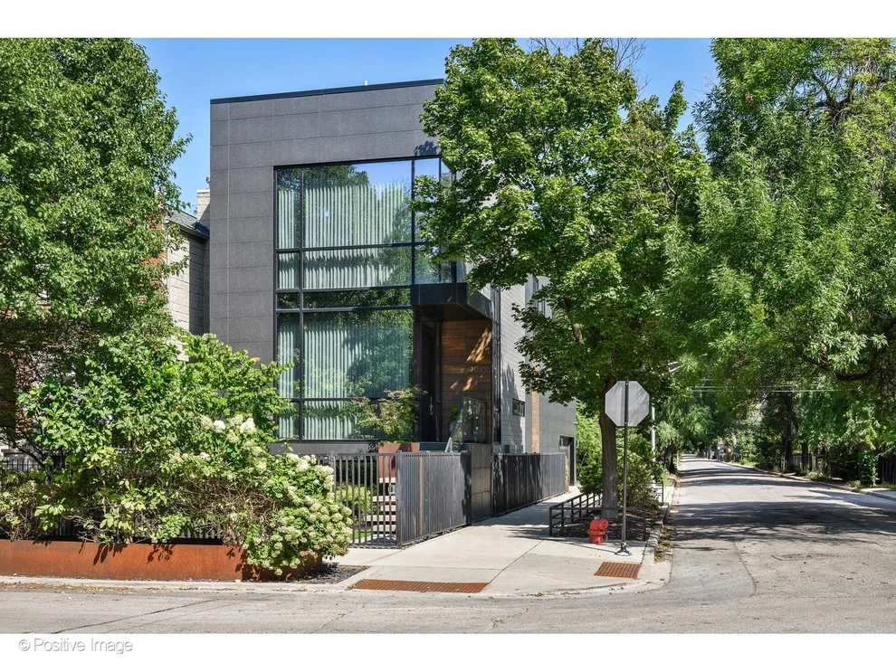 Unit for sale at 2029 N Hoyne Avenue, Chicago, IL 60647