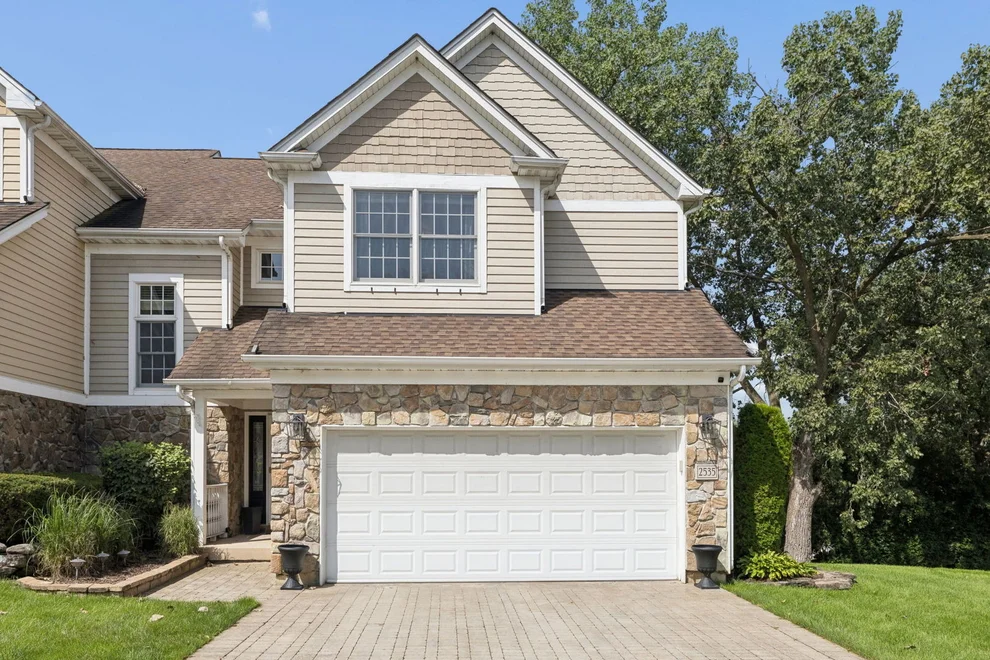 Unit for sale at 2535 Reflections Drive, Crest Hill, IL 60403