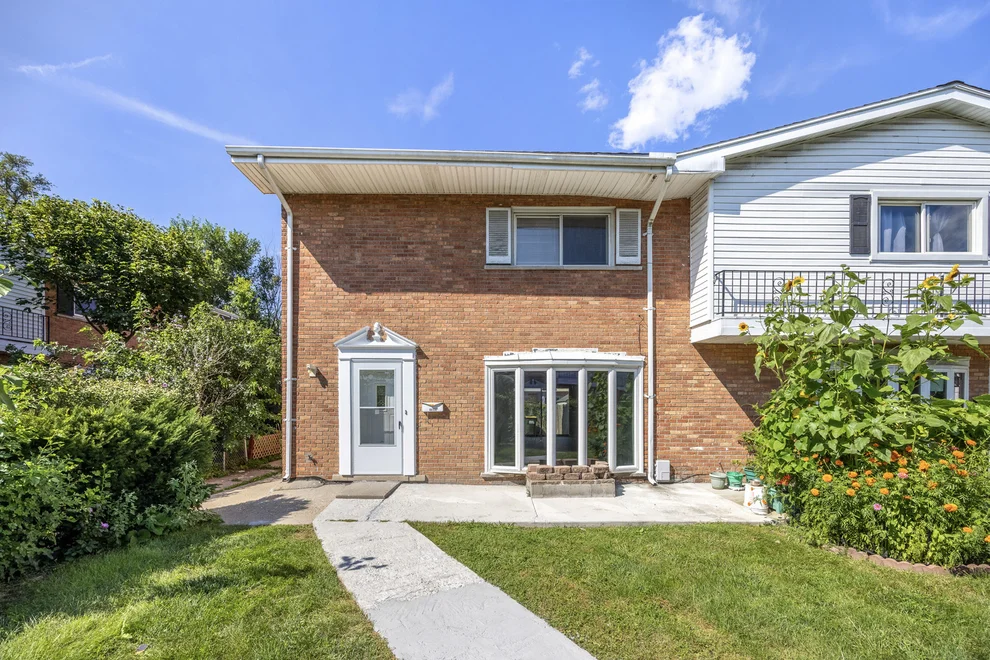 Unit for sale at 8812 Dee Road, Des Plaines, IL 60016