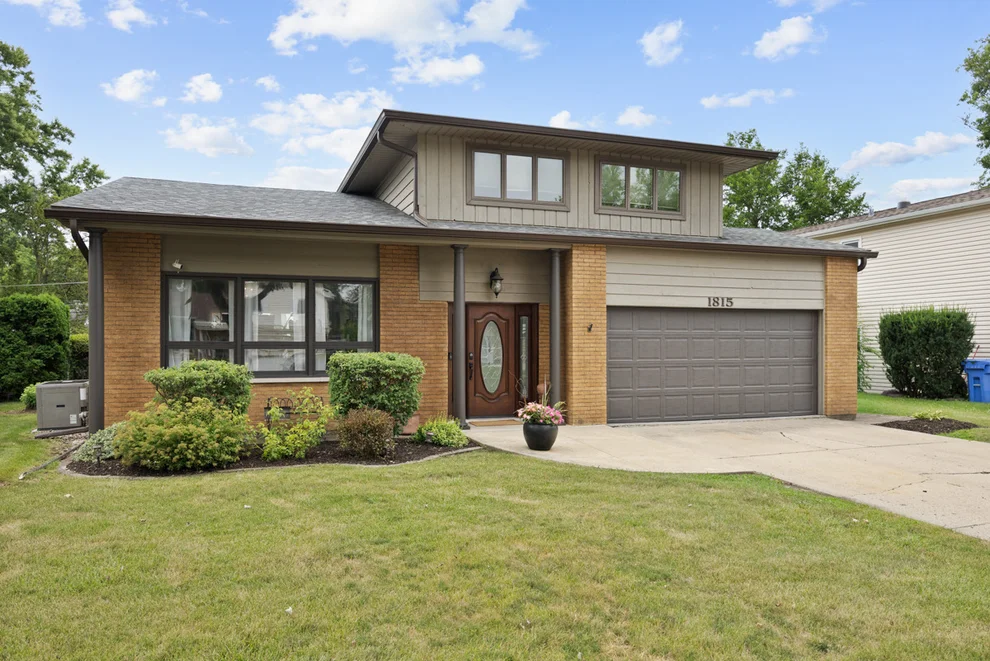 Unit for sale at 1815 Azalea Lane, Mount Prospect, IL 60056