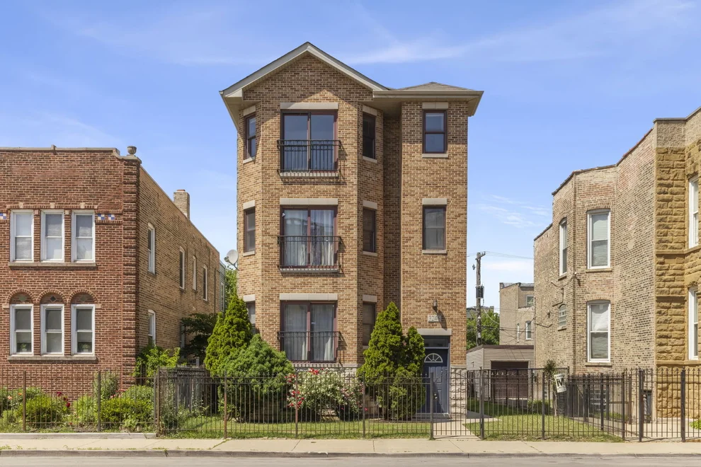 Unit for sale at 3246 W Warren Boulevard, Chicago, IL 60624