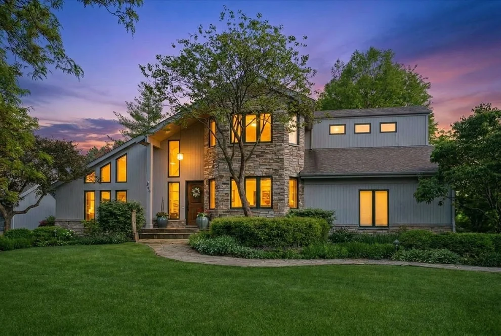 Unit for sale at 500 Parkview Place, Burr Ridge, IL 60527