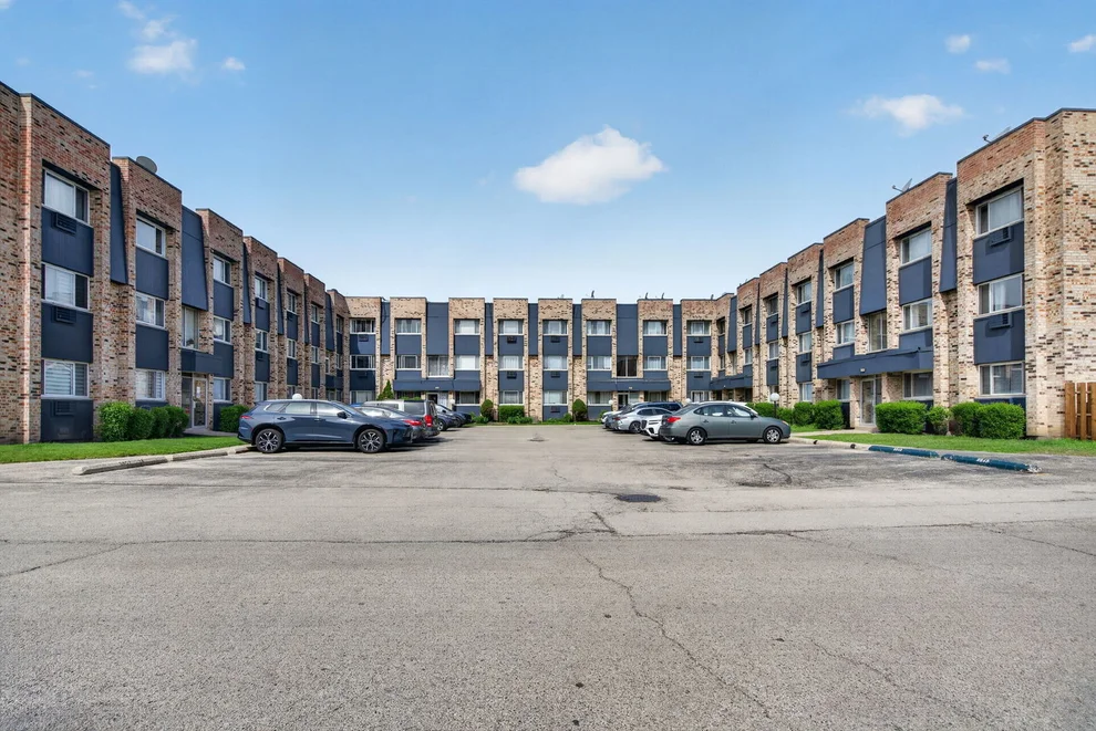 Unit for sale at 8659 W Foster Avenue, Chicago, IL 60656