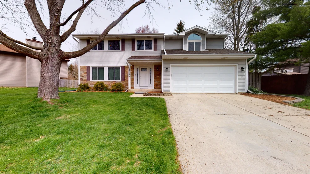 Unit for sale at 30W250 Bedford Lane, Warrenville, IL 60555