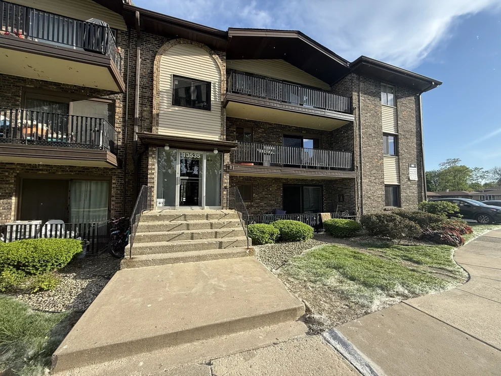 Unit for sale at 13535 Le Claire Avenue, Crestwood, IL 60418