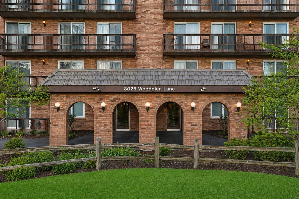 Unit for sale at 8025 Woodglen Lane, Downers Grove, IL 60516
