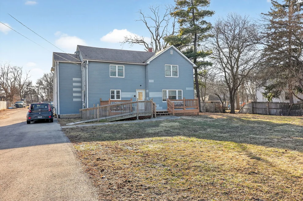 Unit for sale at 325 Oldfield Road, Downers Grove, IL 60516