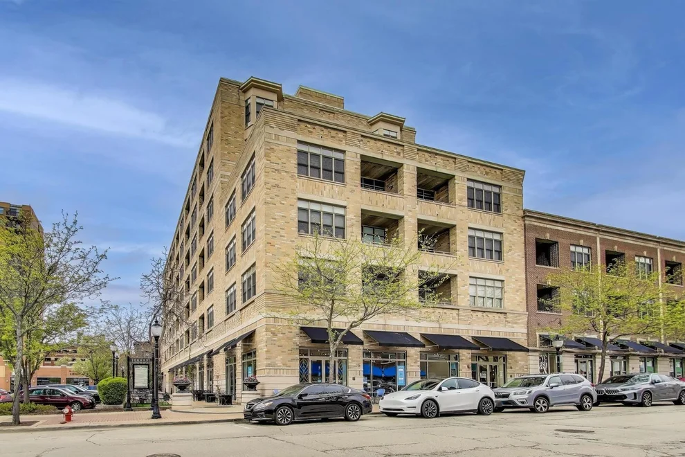 Unit for sale at 10 S Dunton Avenue, Arlington Heights, IL 60005