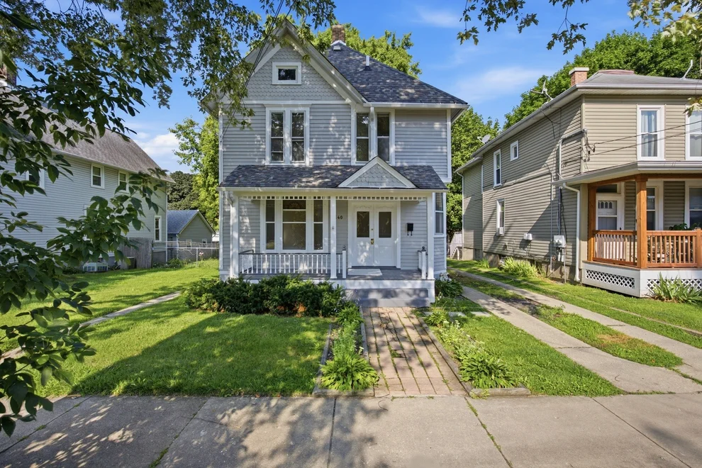 Unit for sale at 340 Moseley Street, Elgin, IL 60123