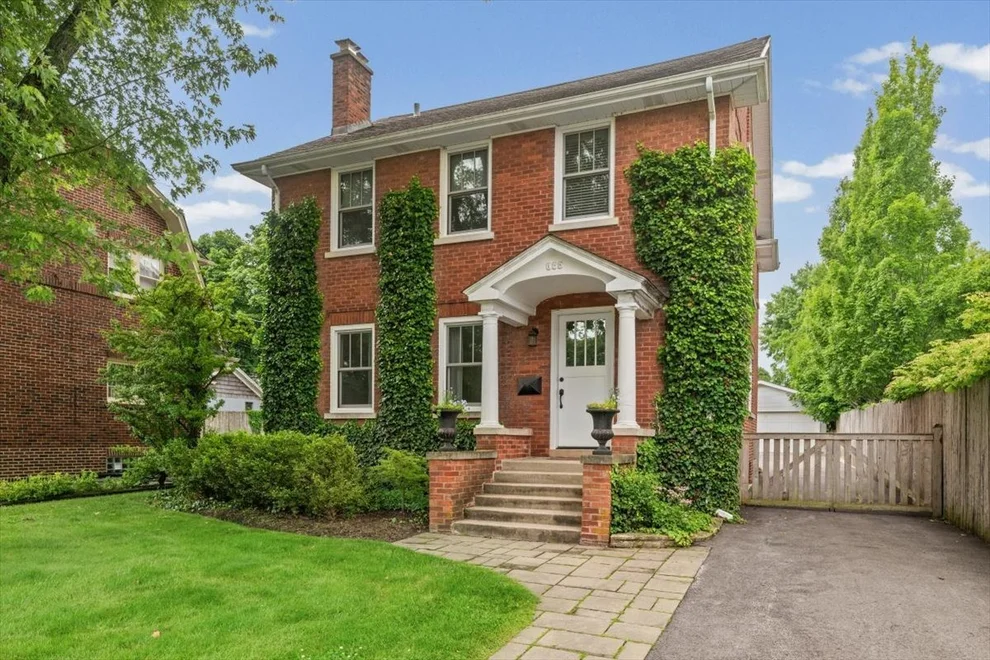 Unit for sale at 198 Wildwood Road, Lake Forest, IL 60045