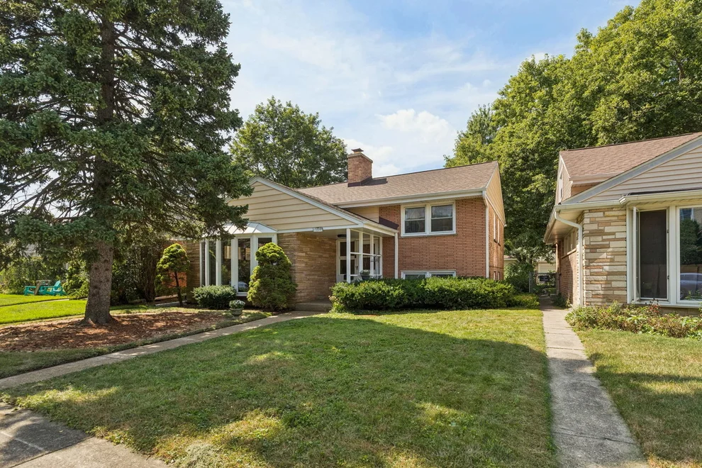 Unit for sale at 7920 Kenneth Avenue, Skokie, IL 60076