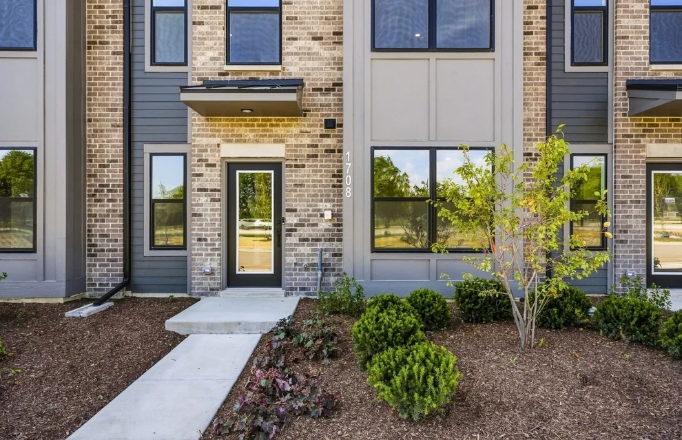 Unit for sale at 1708 Espacio Drive, Naperville, IL 60563