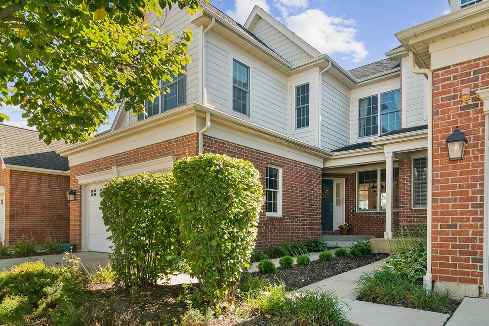 Unit for sale at 27 Harborside Way, Hawthorn Woods, IL 60047