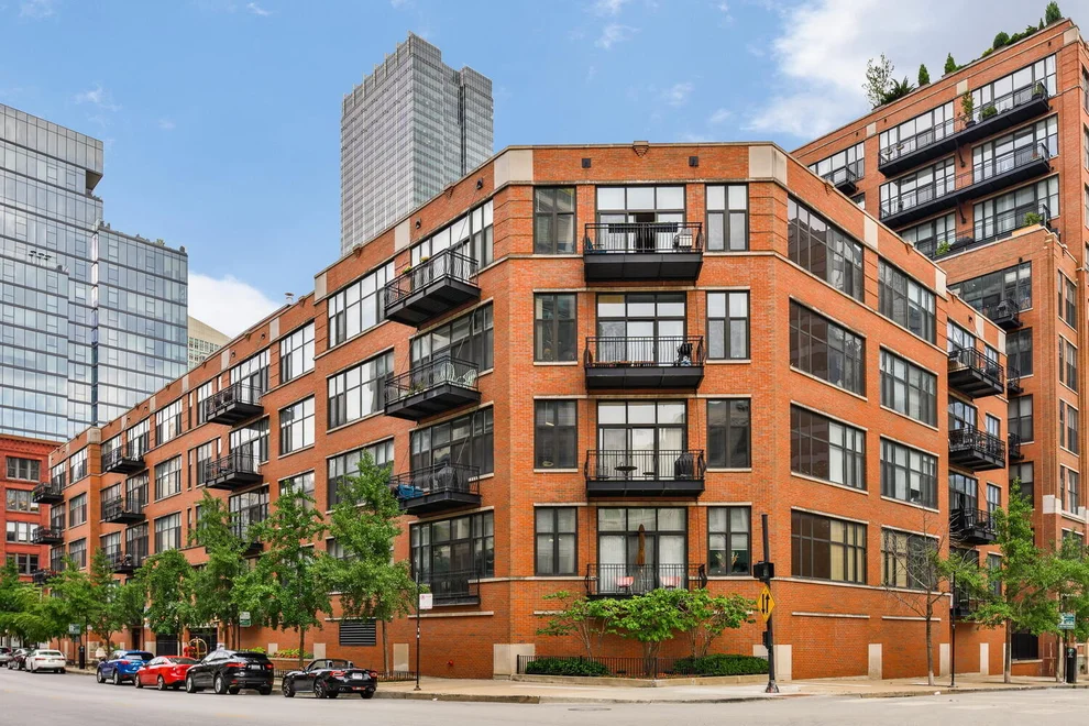 Unit for sale at 333 W Hubbard Street, Chicago, IL 60654
