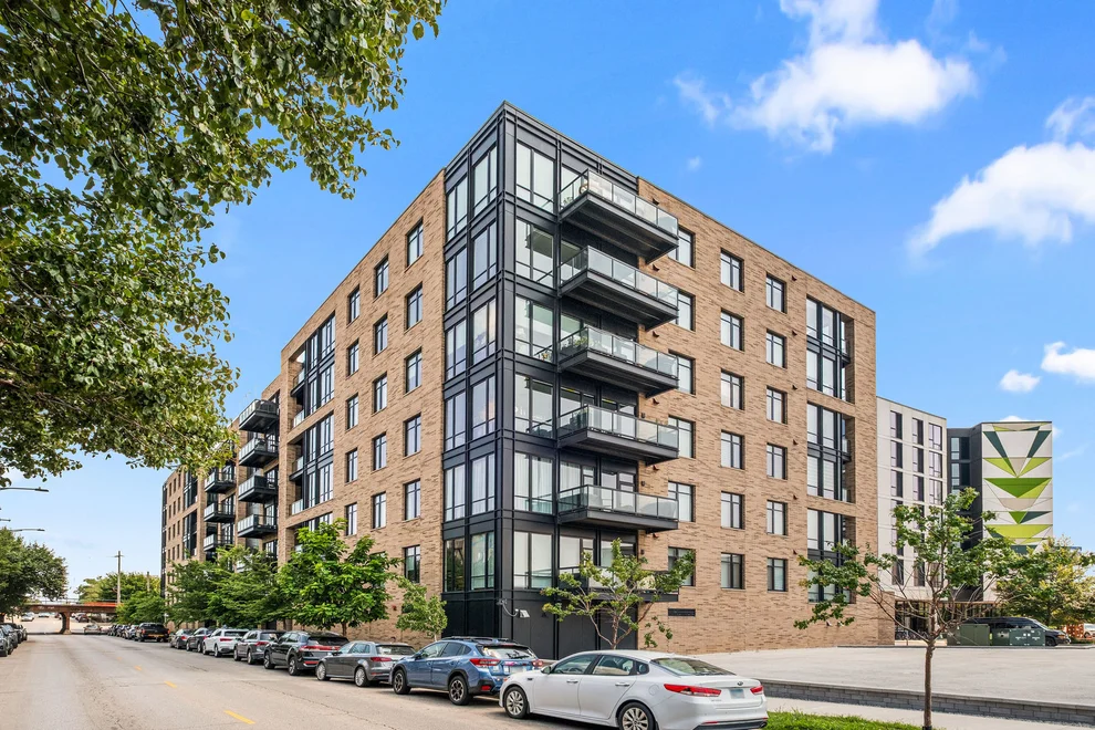 Unit for sale at 1701 W Webster Avenue, Chicago, IL 60614