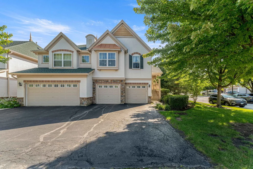 Unit for sale at 2137 Shadow Creek Court, Vernon Hills, IL 60061