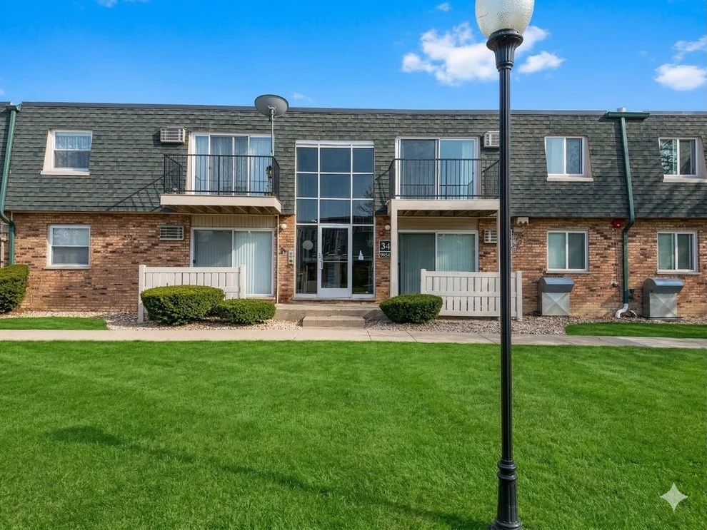 Unit for sale at 9954 S 84th Terrace, Palos Hills, IL 60465