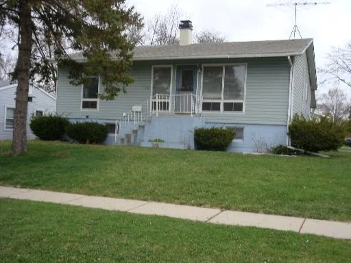 Unit for sale at 104 HICKORY Drive, STREAMWOOD, IL 60107