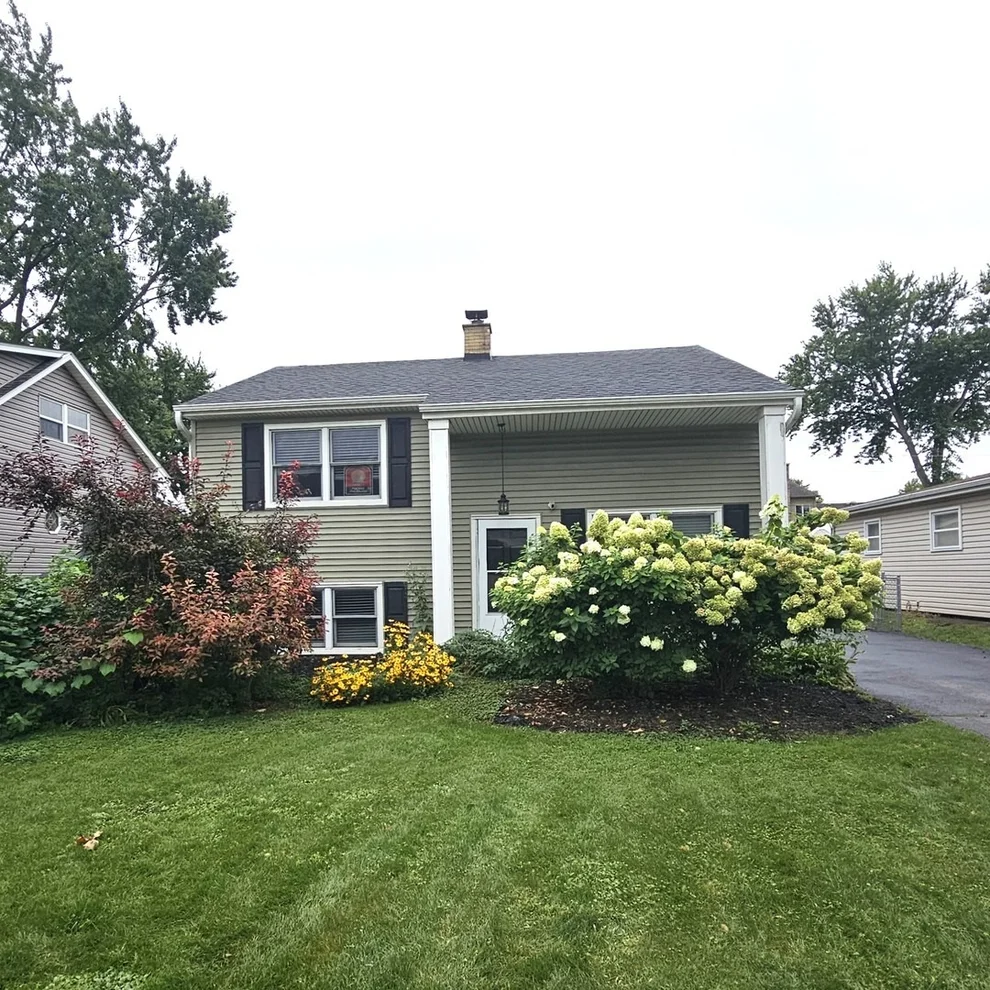 Unit for sale at 618 W Comstock Avenue, Elmhurst, IL 60126