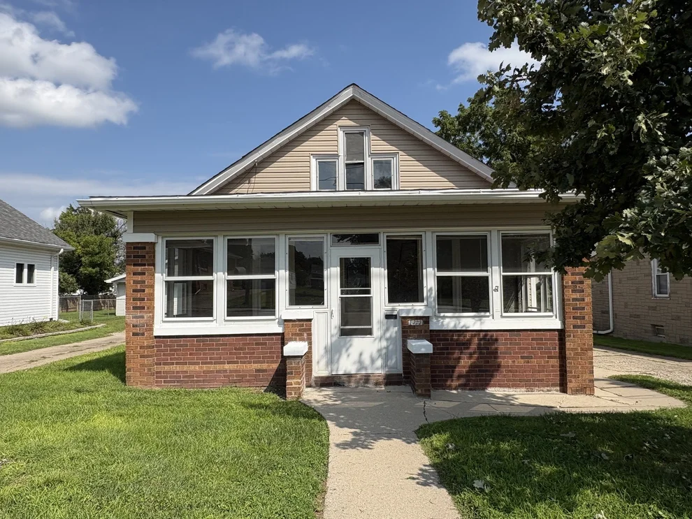 Unit for sale at 1423 Pulaski Street, Peru, IL 61354