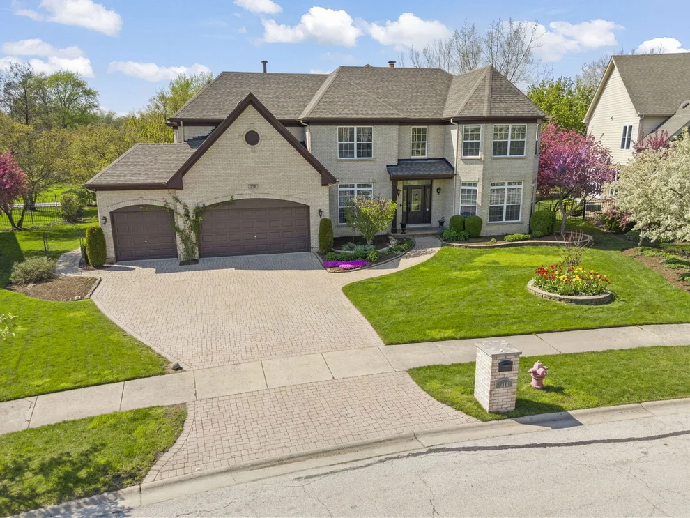 Unit for sale at 318 Erie Circle, Bloomingdale, IL 60108