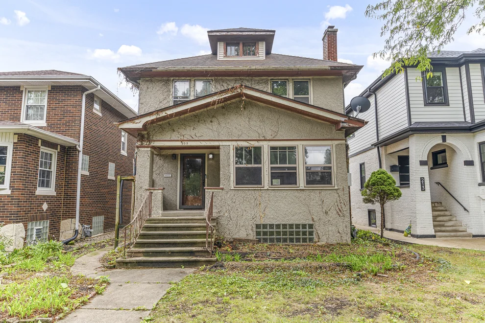 Unit for sale at 209 Le Moyne Parkway, Oak Park, IL 60302