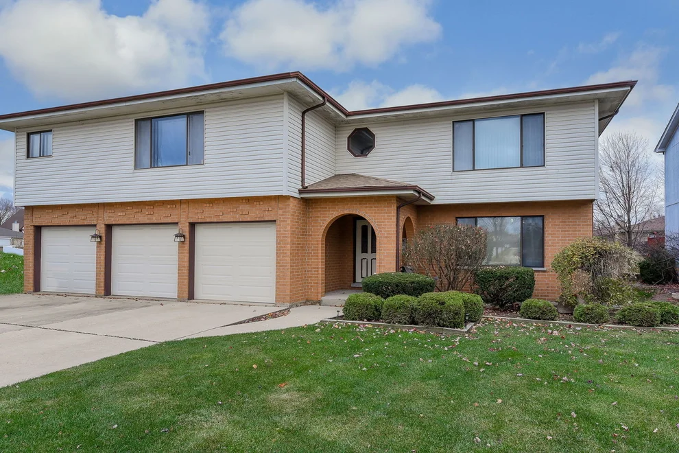 Unit for sale at 310 Starling Court, Bloomingdale, IL 60108