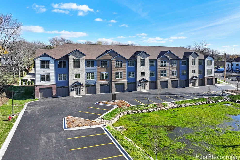 Unit for sale at 319 S Glendale Avenue, Barrington, IL 60010