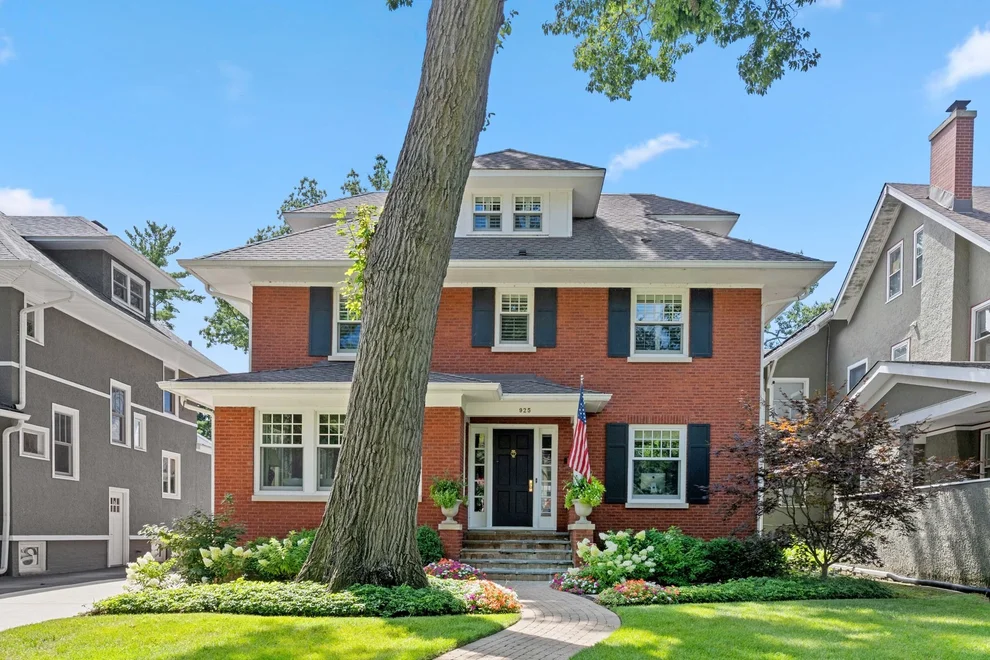Unit for sale at 925 Ashland Avenue, Wilmette, IL 60091