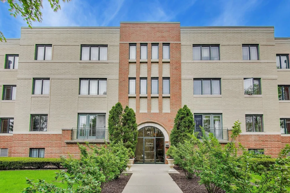 Unit for sale at 115 N Clifton Avenue, Park Ridge, IL 60068