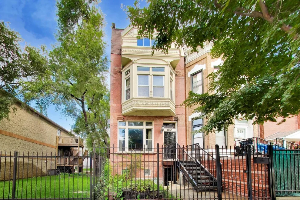 Unit for sale at 2252 W Warren Boulevard, Chicago, IL 60612